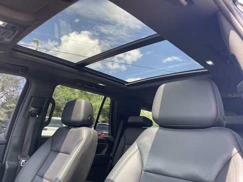 Used 2022 Chevrolet Tahoe LT w/ Luxury Package RWD image 17