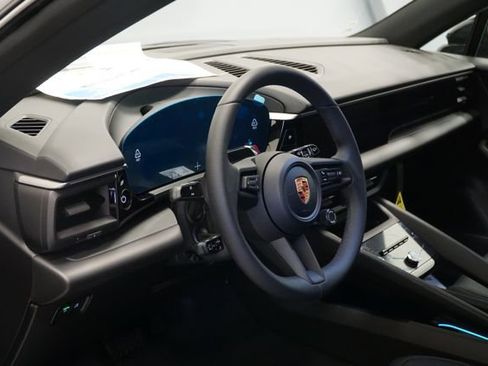 New 2026 Porsche Macan 4 Electric image 4