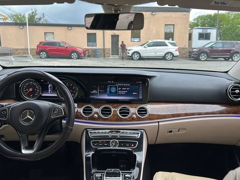 Used 2017 Mercedes-Benz E 300 4MATIC image 19