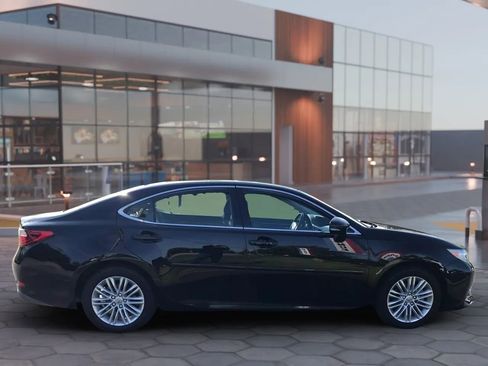 Used 2013 Lexus ES 350 w/ Luxury Pkg FWD image 4