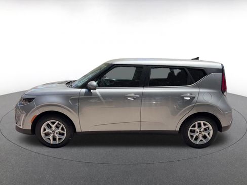Used 2025 Kia Soul LX w/ LX Technology Package FWD image 9