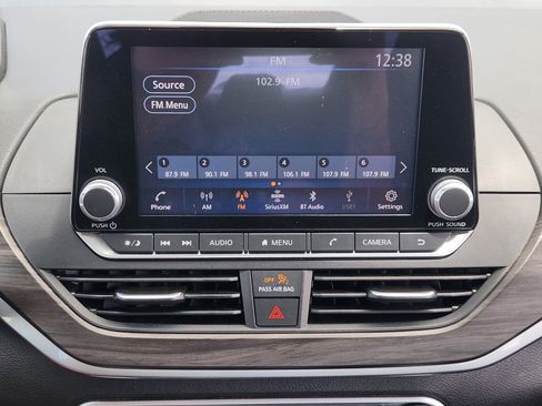 Used 2025 Nissan Altima 2.5 SV FWD image 17