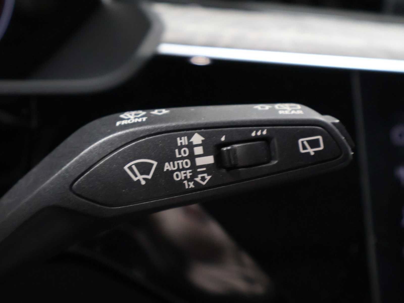 Used 2023 Audi e-tron Premium Plus w/ Premium Plus Package AWD/4WD image 28