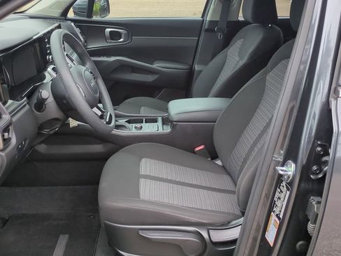 Used 2023 Kia Sorento LX FWD image 11