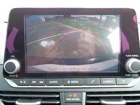 Used 2025 Nissan Altima 2.5 SV FWD image 9
