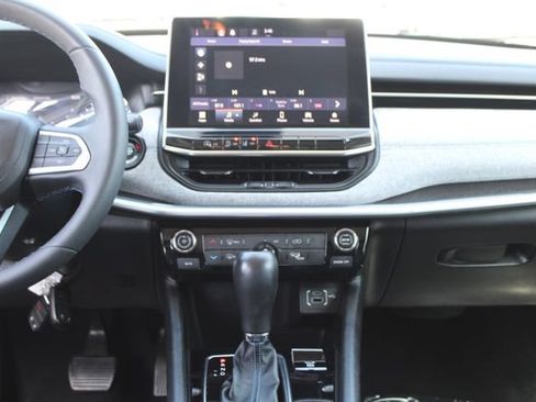 Used 2022 Jeep Compass Latitude FWD image 16