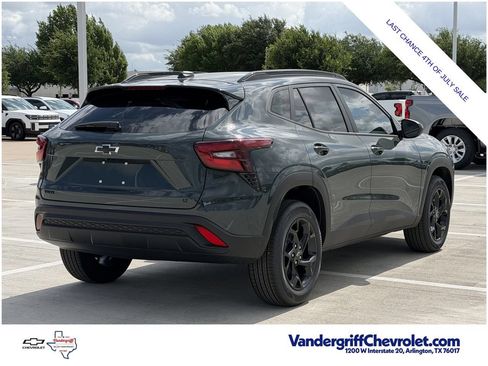 Used 2026 Chevrolet Trax LT w/ Driver Confidence Package FWD image 4