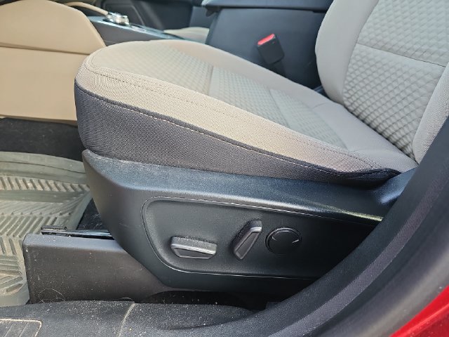 Used 2021 Ford Escape SE w/ SE Sport Appearance Package FWD image 17