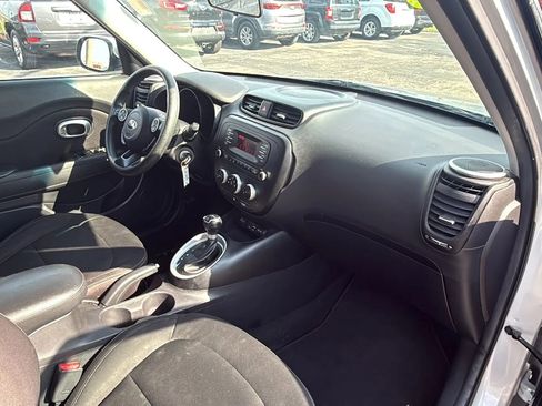 Used 2015 Kia Soul FWD image 24