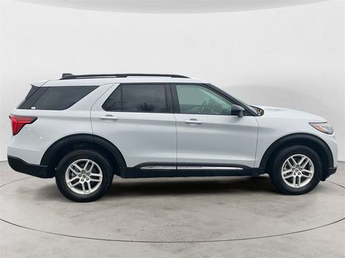 Certified 2025 Ford Explorer Active image 6