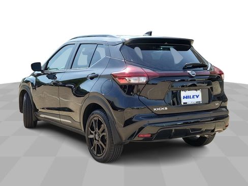 Used 2022 Nissan Kicks SR w/ Interior Electronics Package FWD image 6