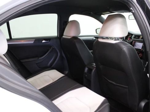 Used 2016 Volkswagen Jetta Sport FWD image 20