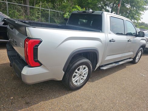 Used 2022 Toyota Tundra SR5 RWD image 6