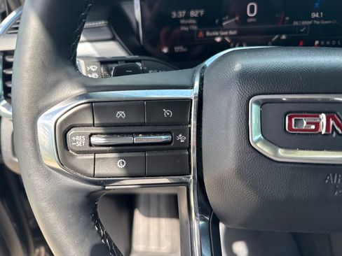 Used 2025 GMC Acadia Elevation FWD image 15
