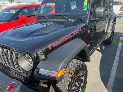 Used 2025 Jeep Wrangler Unlimited Rubicon AWD/4WD image 4