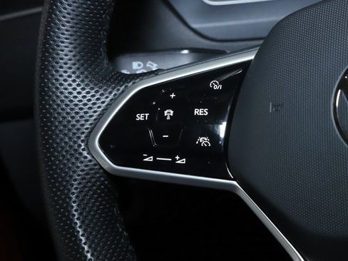 Used 2024 Volkswagen Tiguan SE R-Line image 23