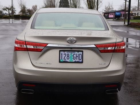 Used 2013 Toyota Avalon XLE Premium image 5