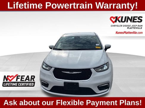 Used 2023 Chrysler Pacifica Touring-L image 4