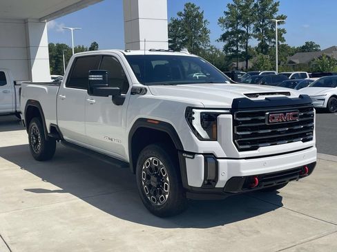 Used 2024 GMC Sierra 2500 AT4 w/ AT4 Premium Plus Package AWD/4WD image 5