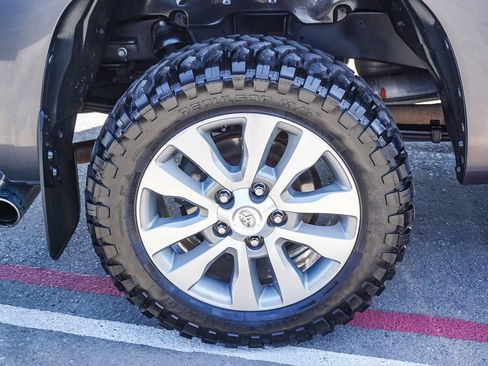 Used 2017 Toyota Tundra Limited w/ Limited Premium Package RWD image 8