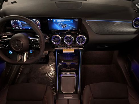 New 2026 Mercedes-Benz GLA 35 AMG 4MATIC image 12