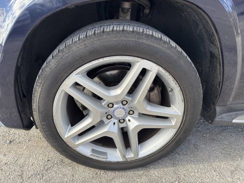 Used 2014 Mercedes-Benz GL 550 4MATIC w/ Driver Assistance Package image 15