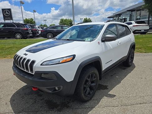 Used 2018 Jeep Cherokee Trailhawk w/ Cold Weather Group AWD/4WD image 11