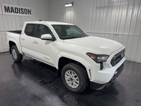 New 2026 Toyota Tacoma SR5 AWD/4WD image 4