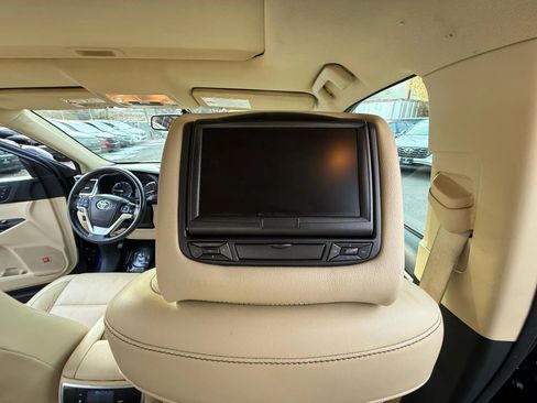 Used 2015 Toyota Highlander Limited image 25