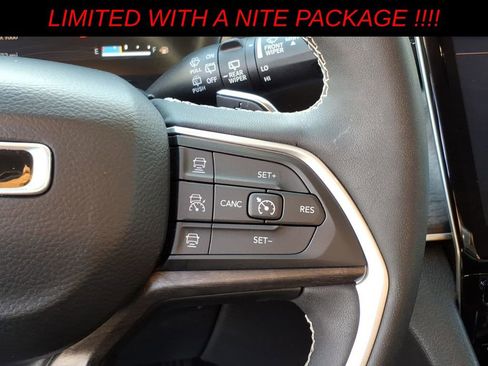 Used 2023 Jeep Grand Cherokee Limited w/ Luxury Tech Group II image 17