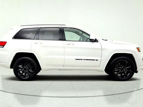 Used 2022 Jeep Grand Cherokee Laredo X AWD/4WD image 4