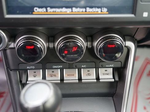 Used 2025 Toyota GR86 Premium w/ ALL Weather Mat Package (TMS) image 12