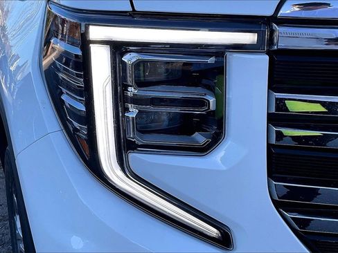 Used 2025 GMC Sierra 1500 SLT image 28