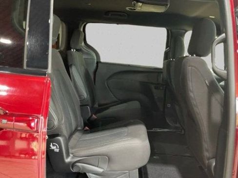 Used 2020 Chrysler Pacifica Touring w/ S Appearance Package image 13