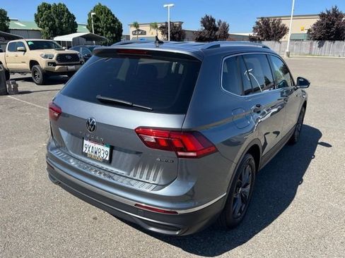 Used 2023 Volkswagen Tiguan SE w/ Panoramic Sunroof Package AWD/4WD image 4