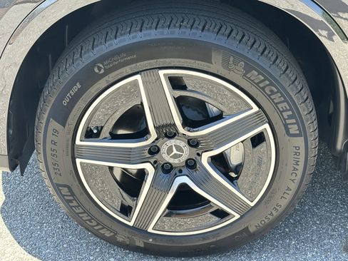 Certified 2025 Mercedes-Benz GLC 300 4MATIC image 11