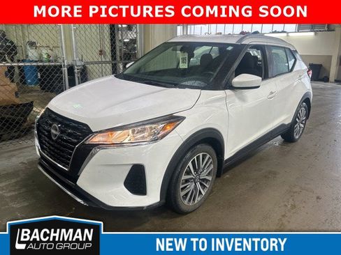 Used 2023 Nissan Kicks SV FWD image 4