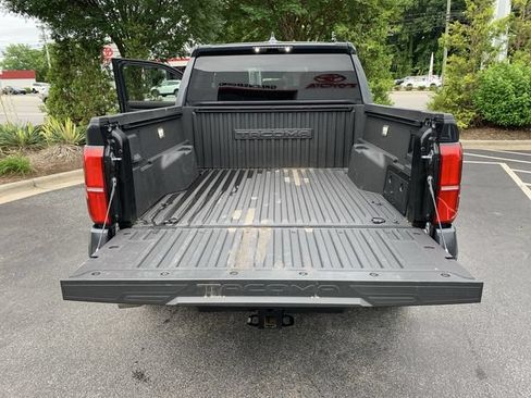 Certified 2025 Toyota Tacoma TRD Off-Road AWD/4WD image 32