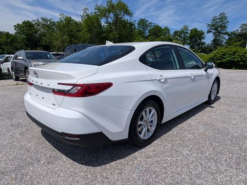 Used 2025 Toyota Camry LE FWD image 5