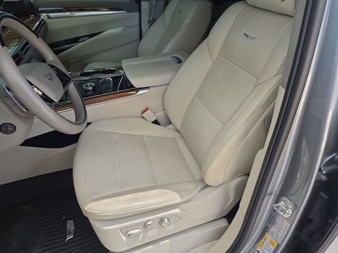 Used 2025 Cadillac Escalade ESV Sport Platinum w/ LPO, ONYX Package AWD/4WD image 10