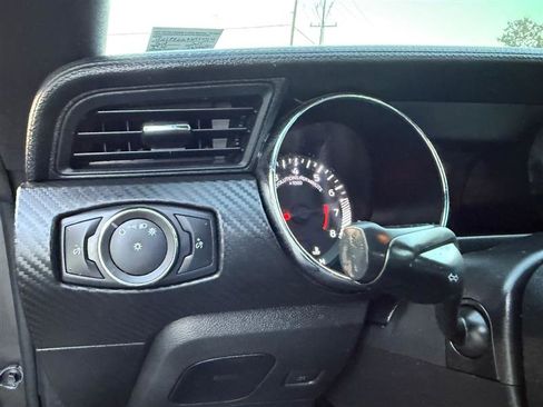Used 2017 Ford Mustang Coupe RWD image 21
