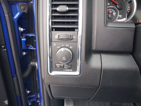 Used 2015 RAM 1500 Laramie w/ Convenience Group image 20