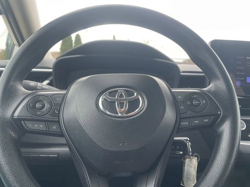 Used 2025 Toyota Corolla LE image 28