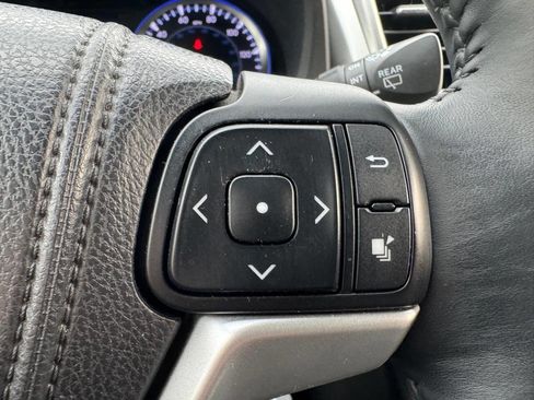 Used 2015 Toyota Highlander XLE image 19