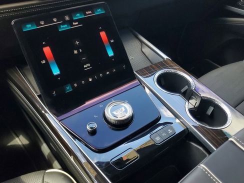 Certified 2025 Cadillac Escalade ESV Premium Luxury image 28