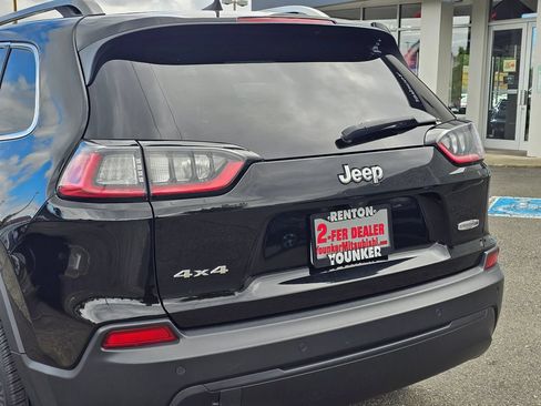 Used 2019 Jeep Cherokee Latitude Plus AWD/4WD image 10