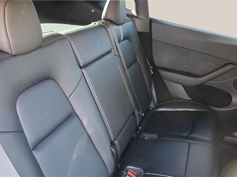 Used 2023 Tesla Model Y Performance image 13