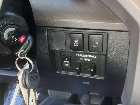 Used 2019 Toyota Tundra SR5 image 28