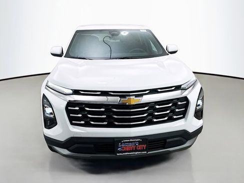 New 2026 Chevrolet Equinox LT image 2