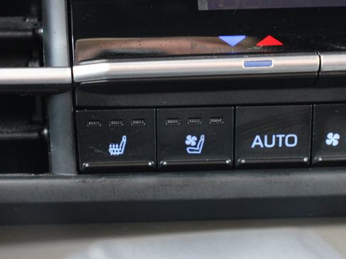 Certified 2023 Toyota Sienna Platinum image 28